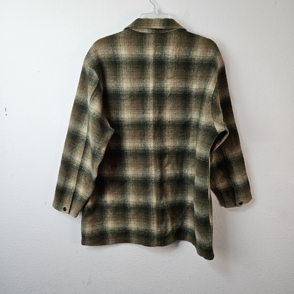 Woolrich Wool Blend Women's Plaid Button Down Shirt Size Medium Oversized - Picture 4 of 6